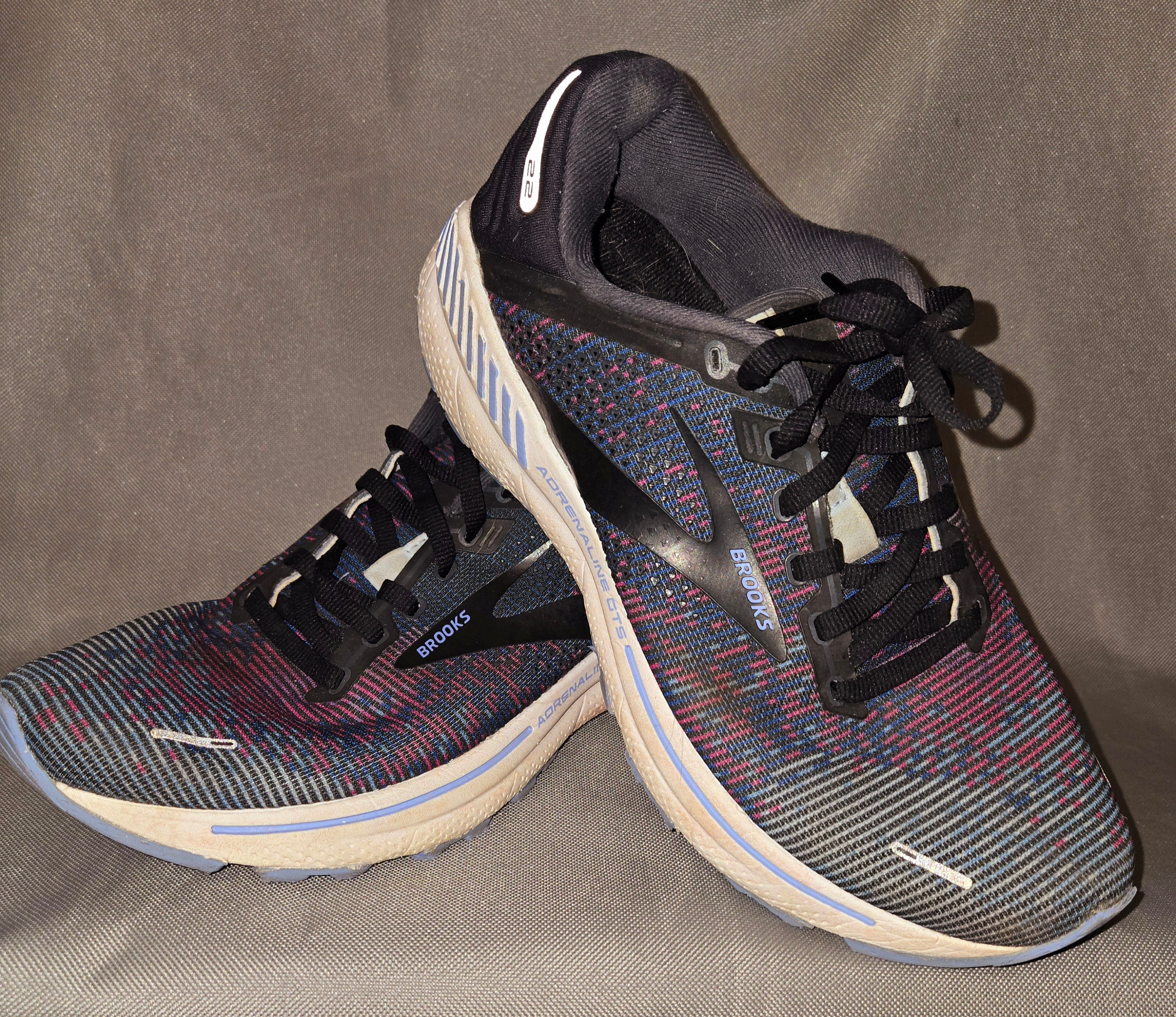 Women's Athletic Shoe Size- 8M image 0