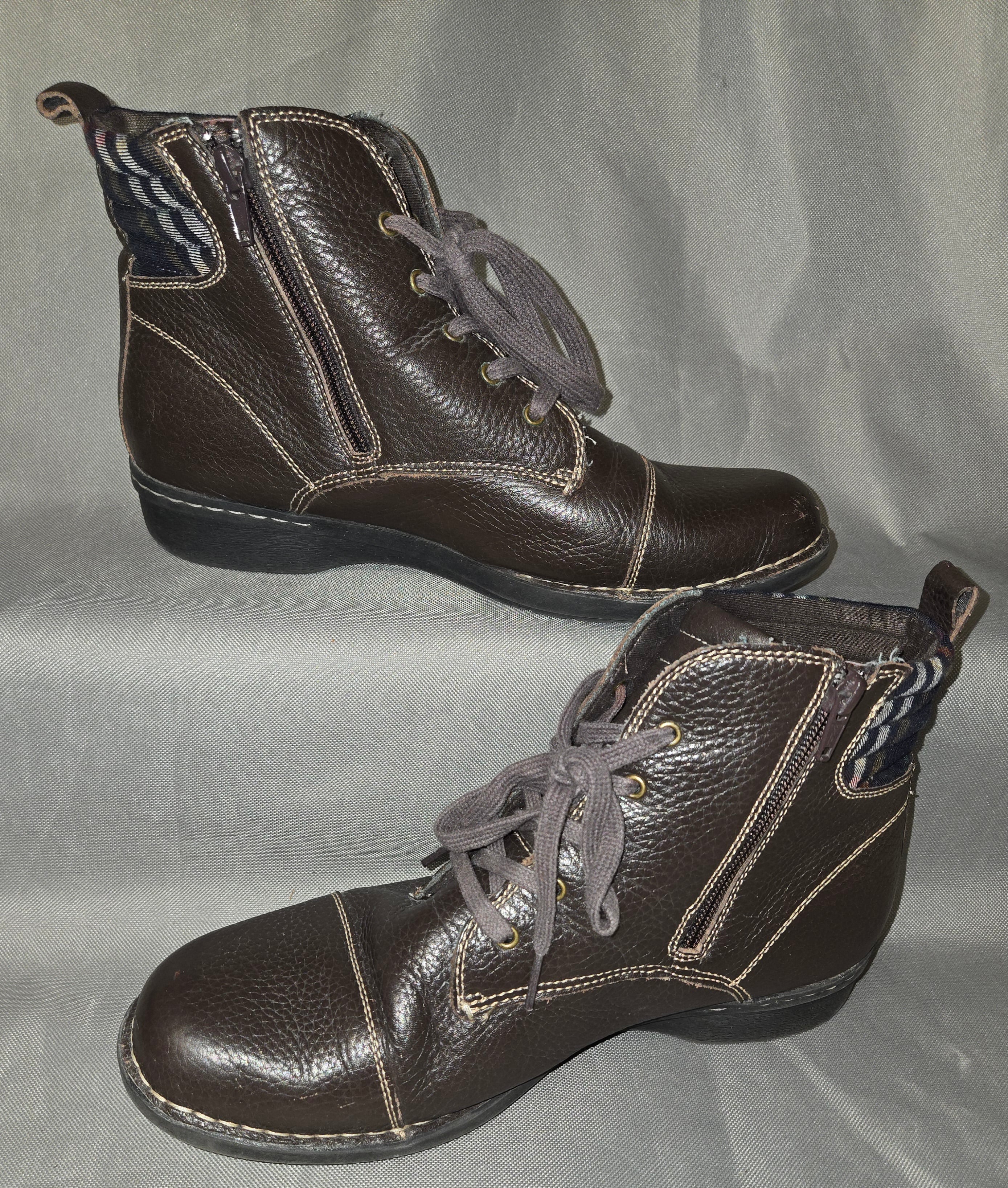 FLAWED FIND Women's Shoes Size- 10W  image 0