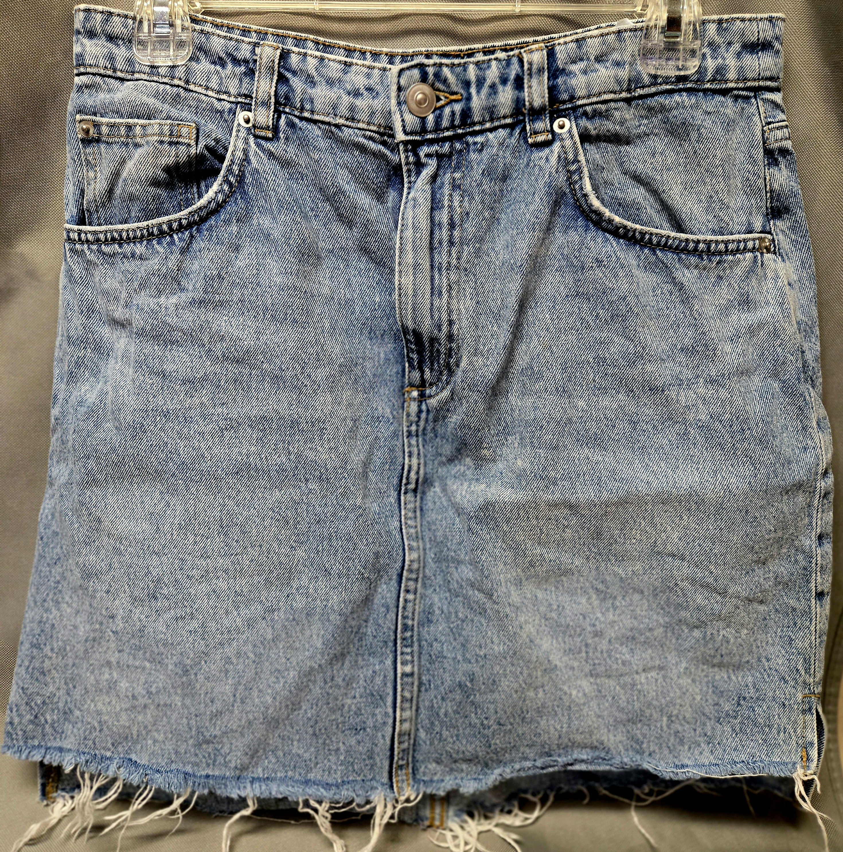 Women's H&M Denim Skirt Size- 10 image 0