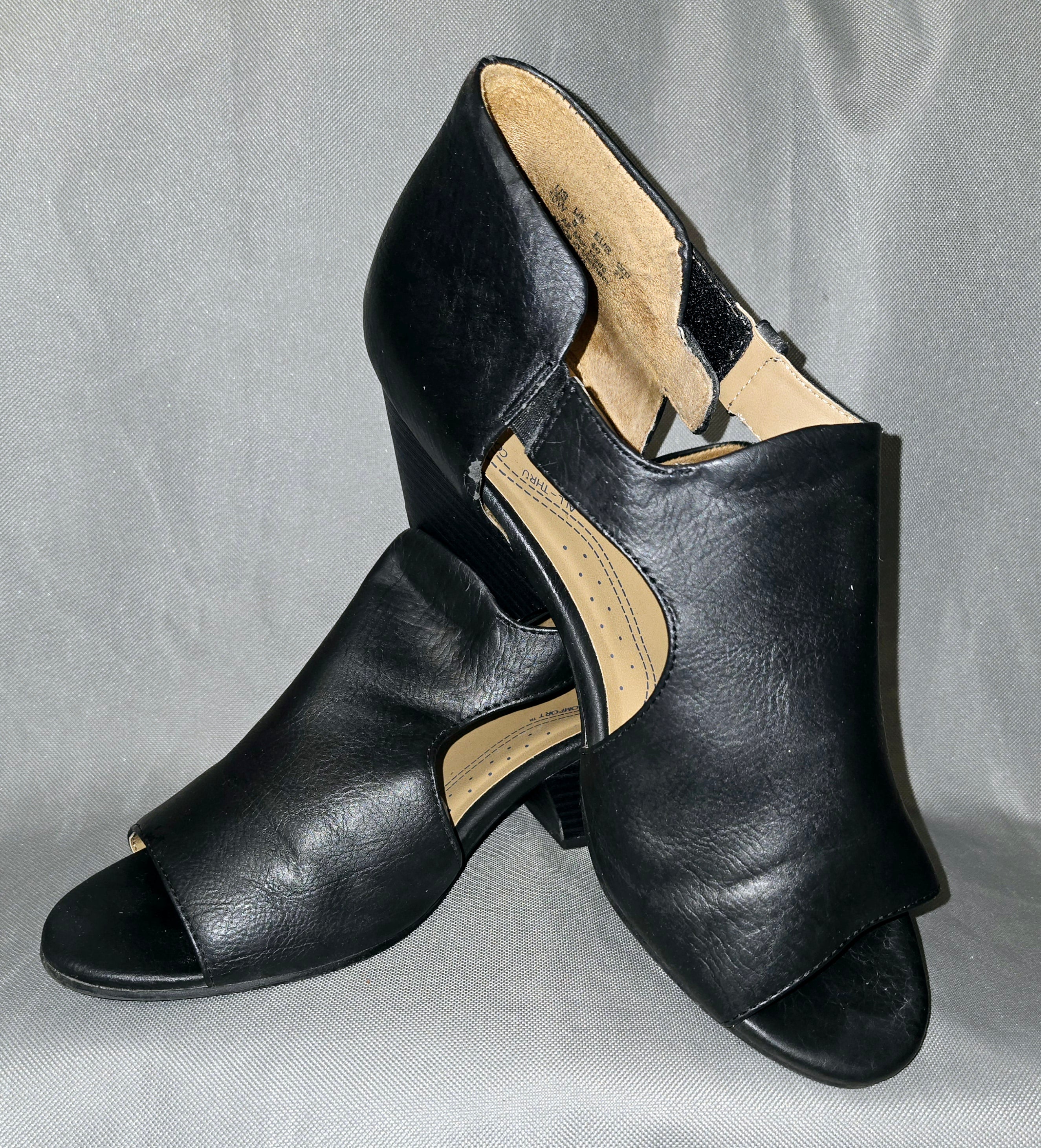 Women's Sandals Size- 10W image 0