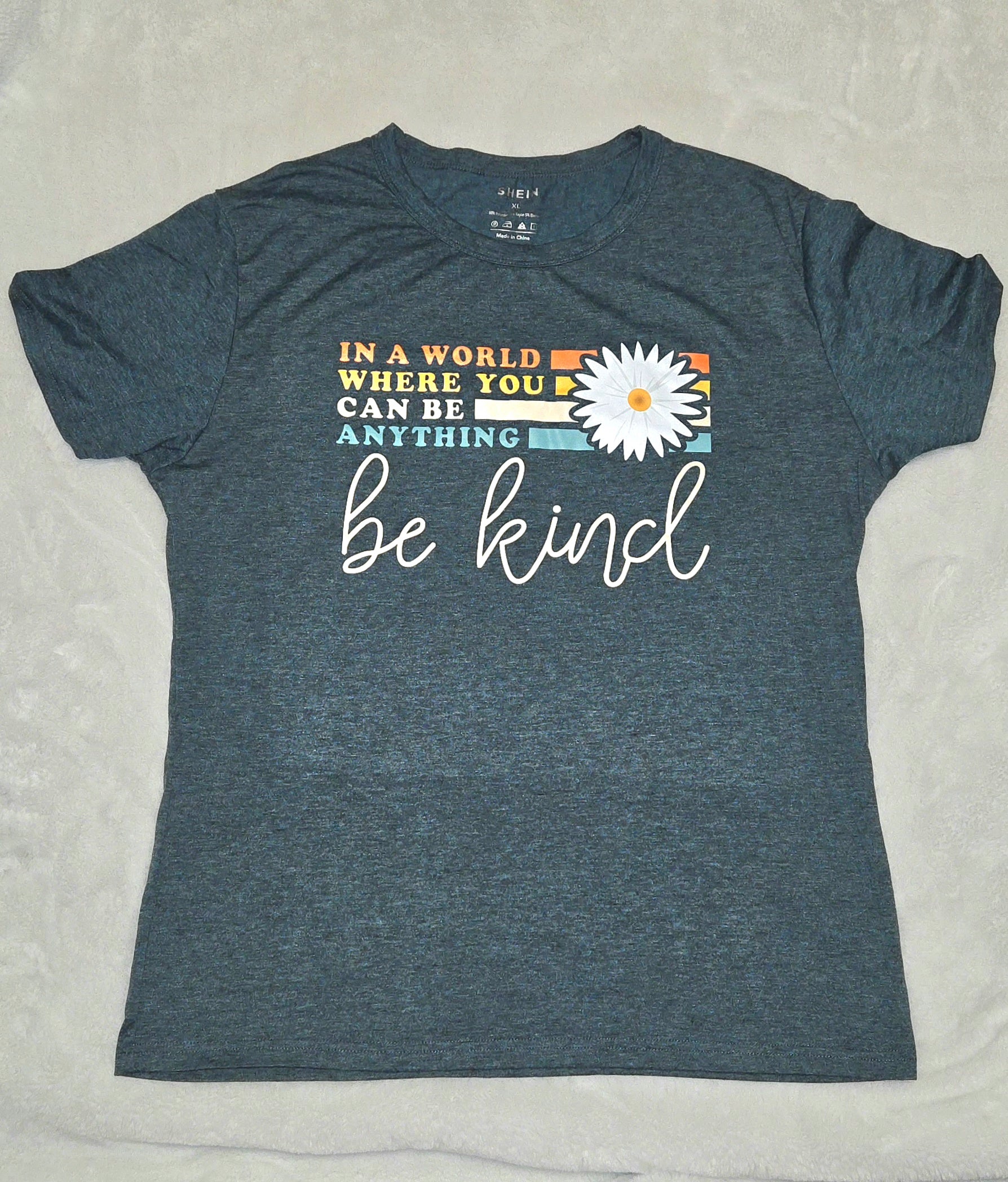 Women's T-Shirt Size XL image 0