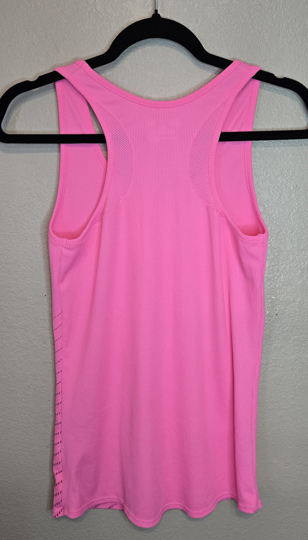 Pre-loved Women's Under Armour Athletic Top Size Large