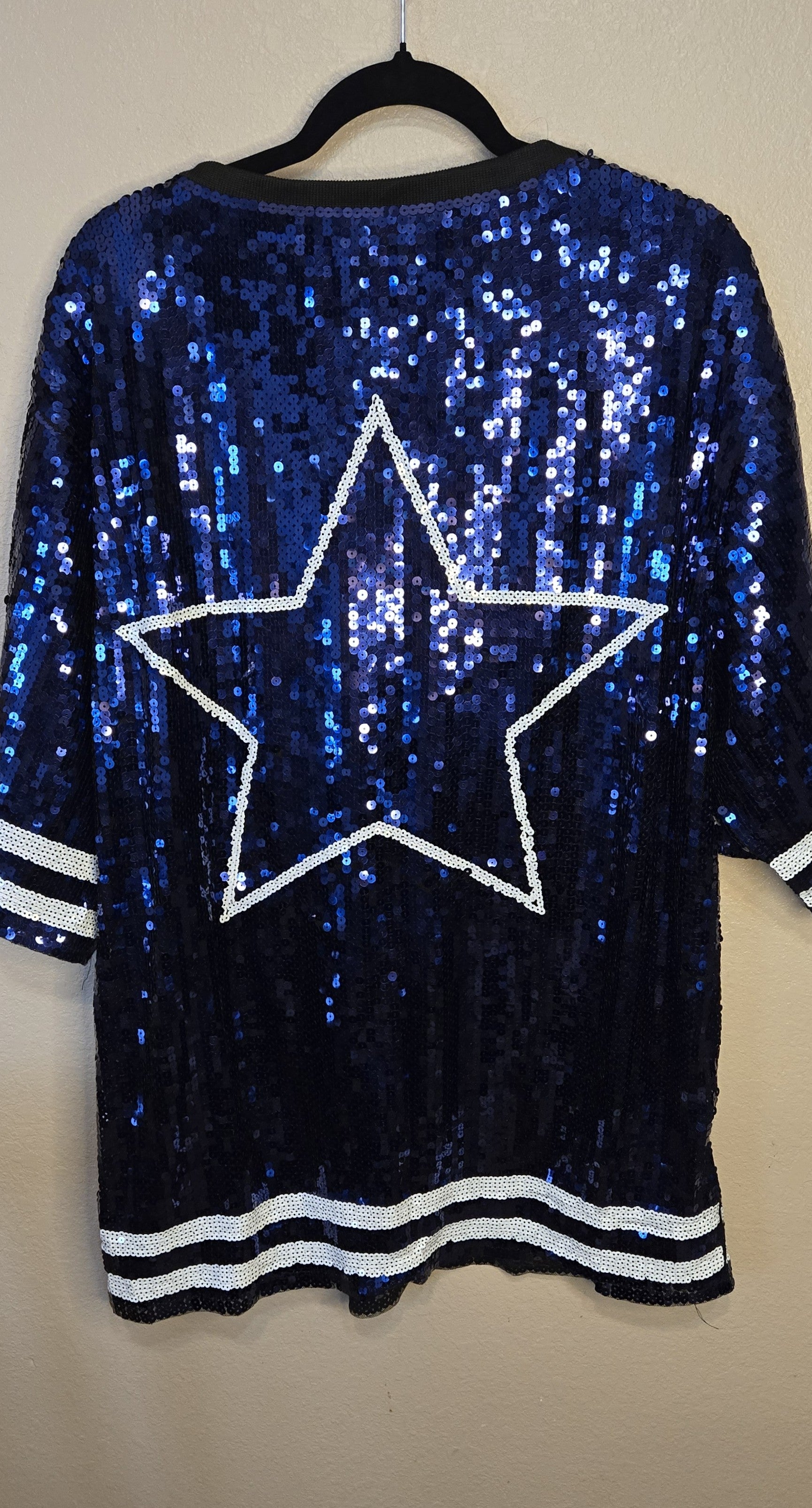 Pre--loved Women's Sequence Dallas Cowboys Top Size L/XL