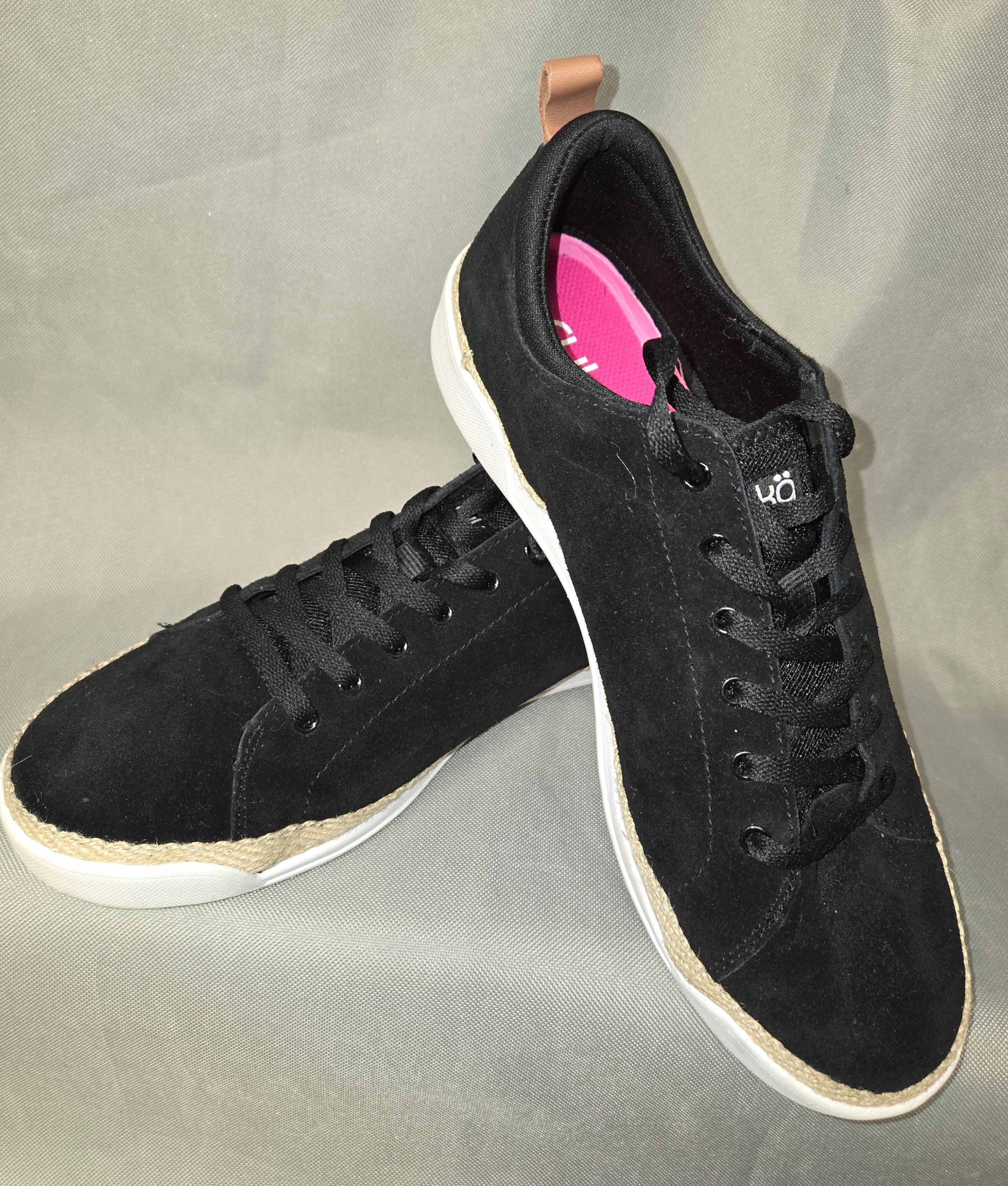 Women's Shoes Size 10W  image 0