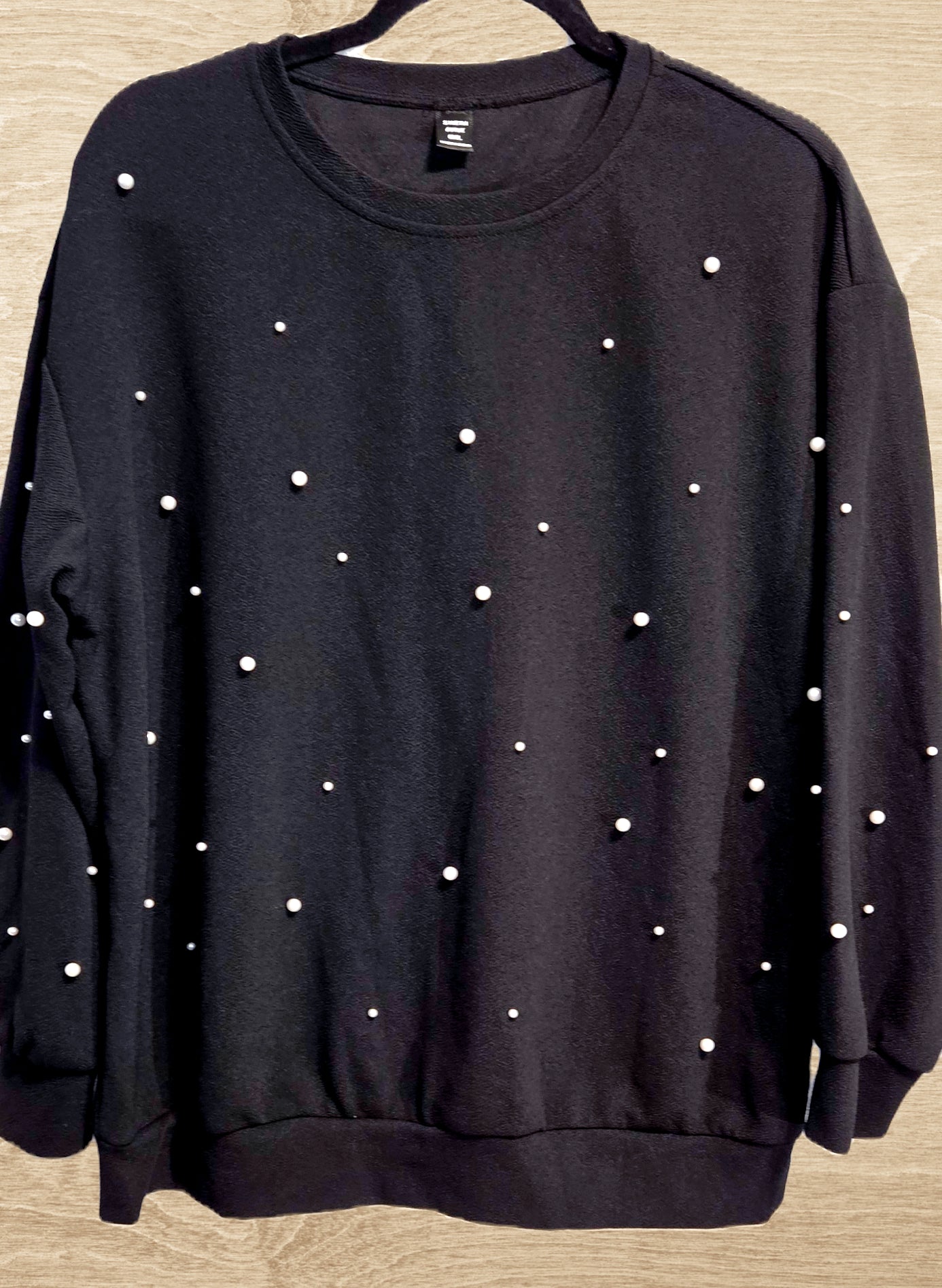 Women's Top w/Pearl Detail Size OXL image 0